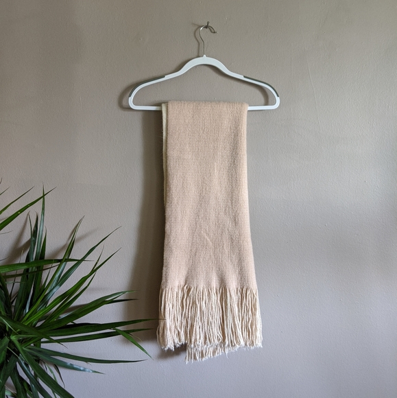URBAN OUTFITTERS Oversized Wool Scarf in Blush - Picture 3 of 4